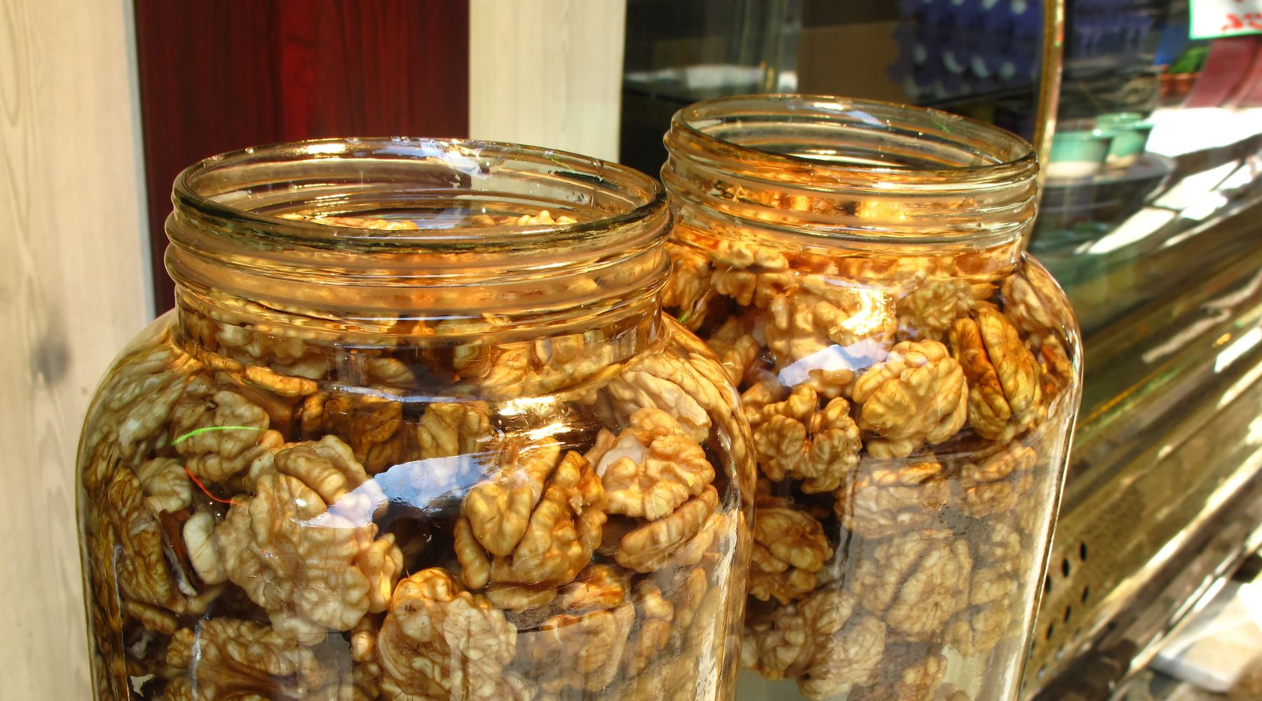 https://www.chinchiolofarming.com/cdn/shop/articles/Sprouted_Walnuts_Soaking.jpg?v=1765678587